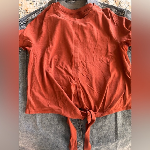 Lululemon short sleeve tie crop top - Picture 4 of 8